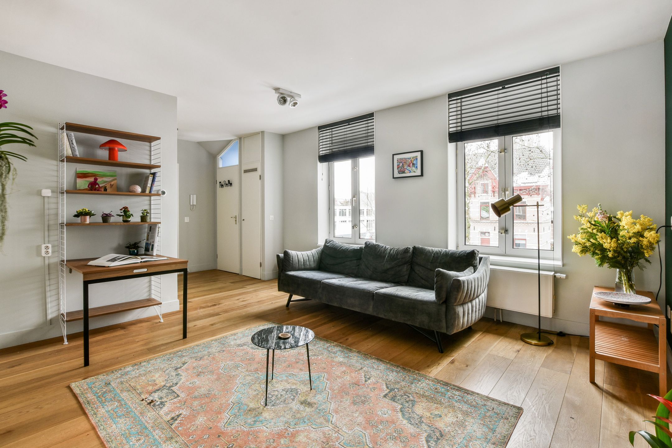 Photo 3 of Veelaan 25