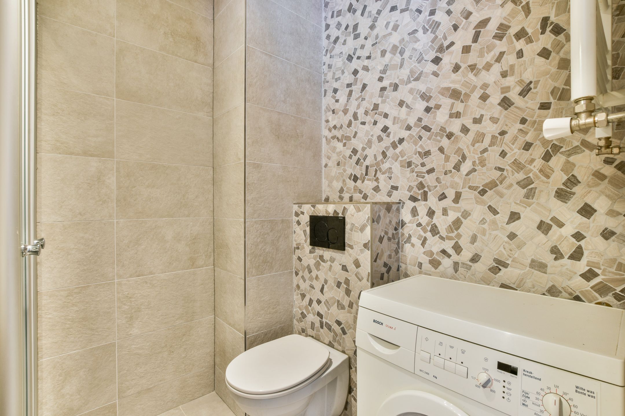 Photo 12 of Veelaan 25