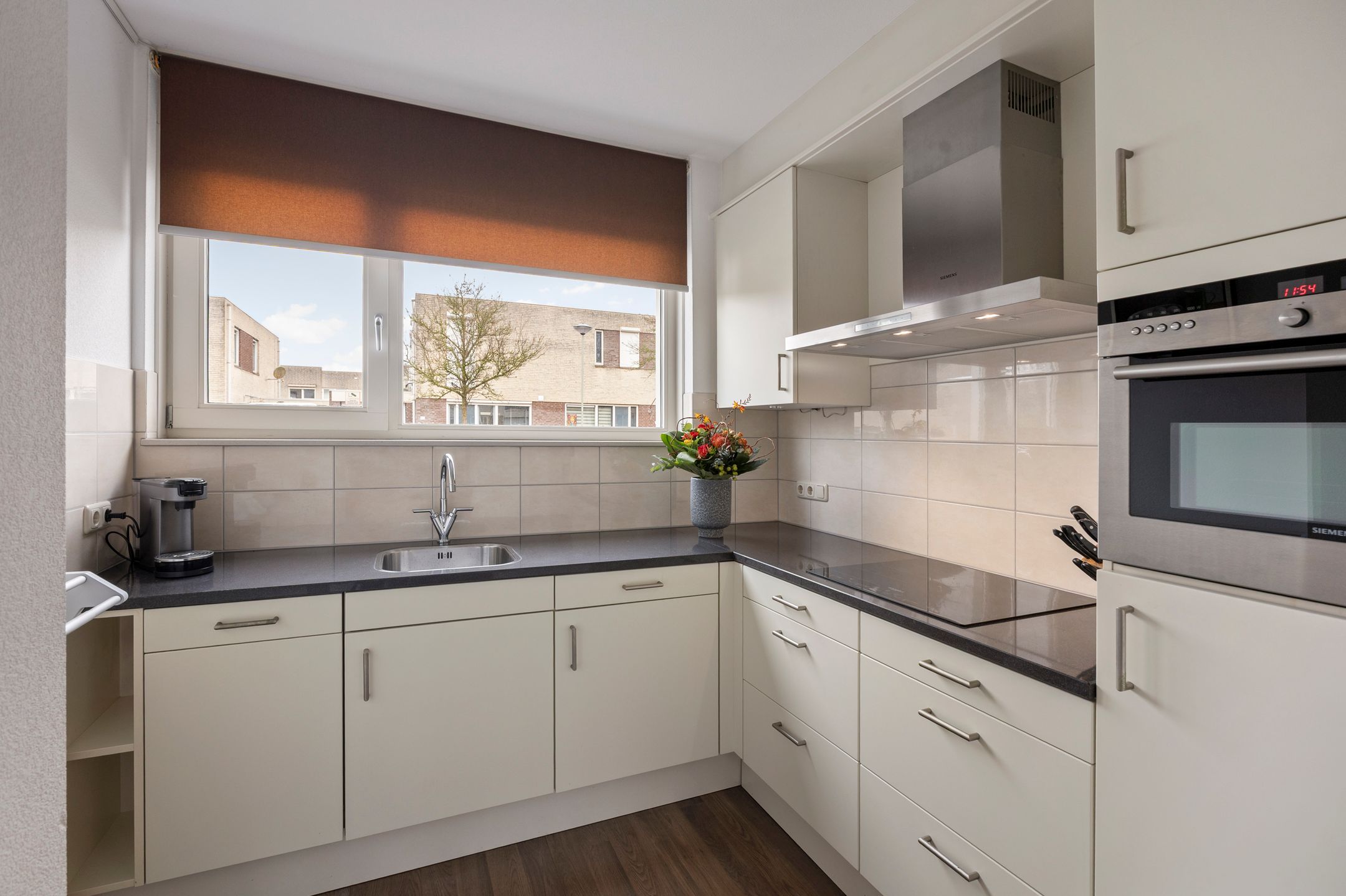 Photo 12 of Hoefstraat 43