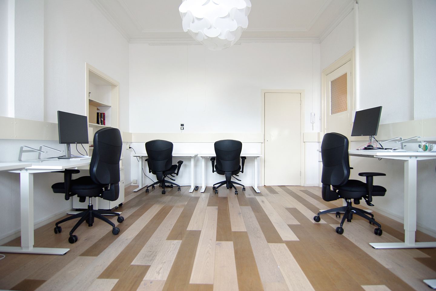 Bekijk foto 1 van Warmoesstraat 151