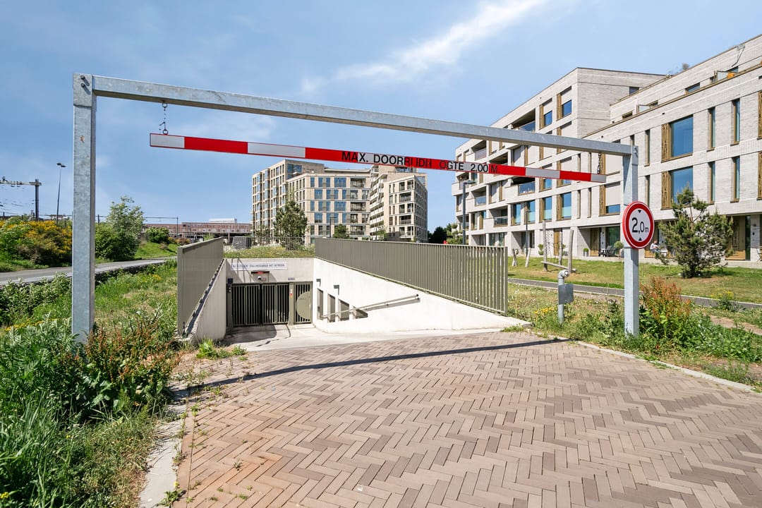 Luxurious and energy-efficient ground floor apartment with private parking in Breda — 54