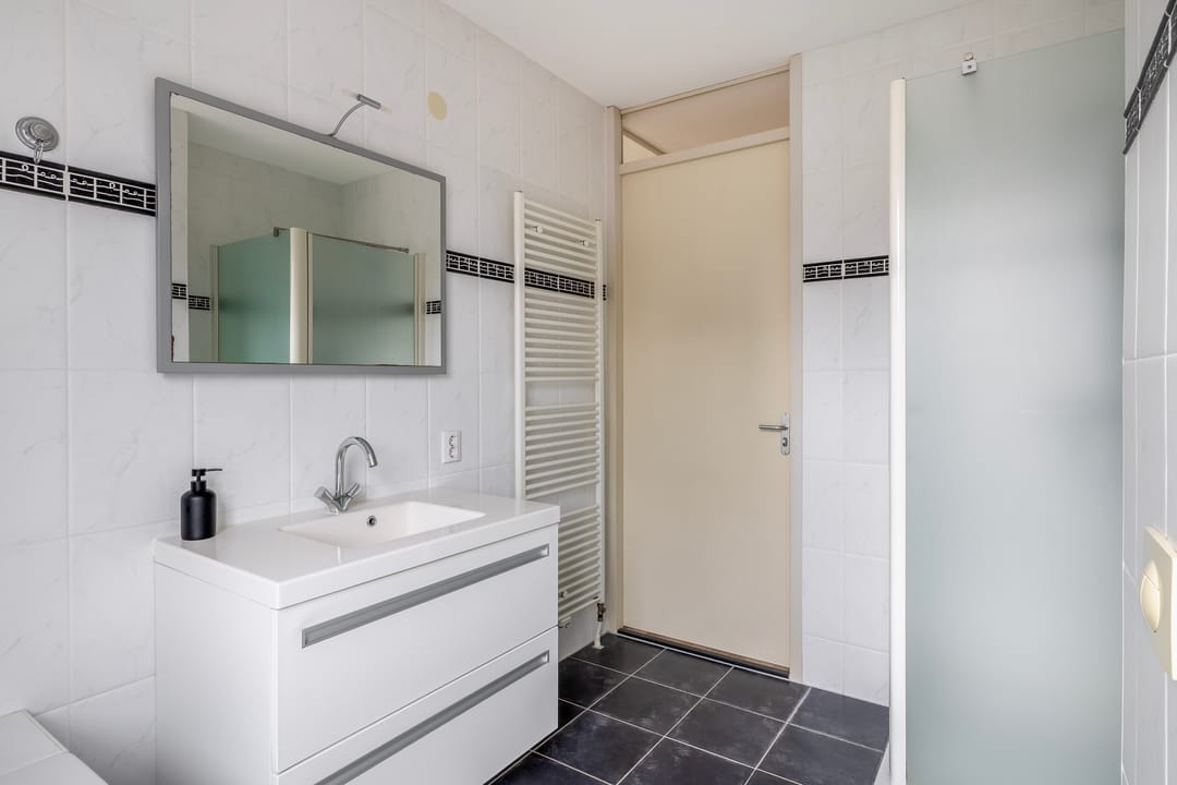 Spacious Waterfront Terraced House in Middelharnis — 23