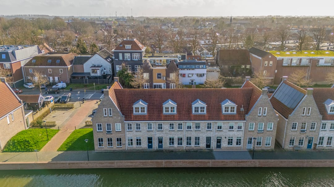 Spacious Waterfront Terraced House in Middelharnis — 31