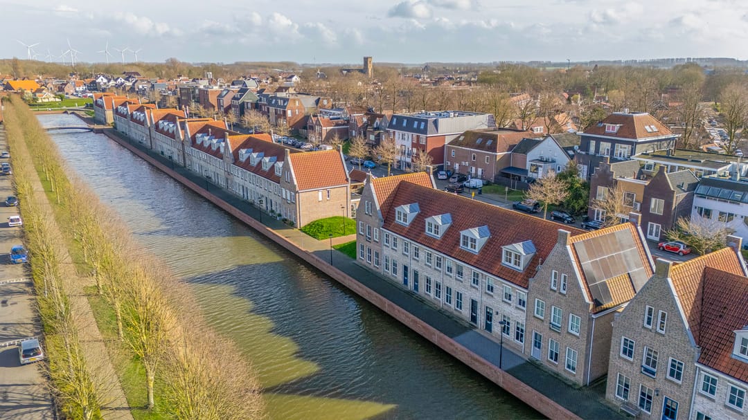 Spacious Waterfront Terraced House in Middelharnis — 32