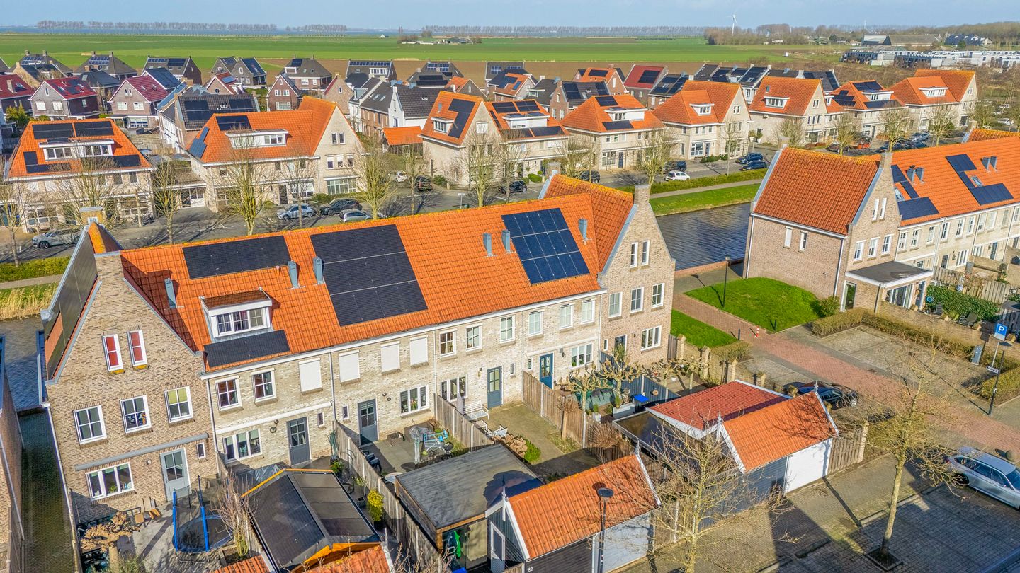 Spacious Waterfront Terraced House in Middelharnis — 34