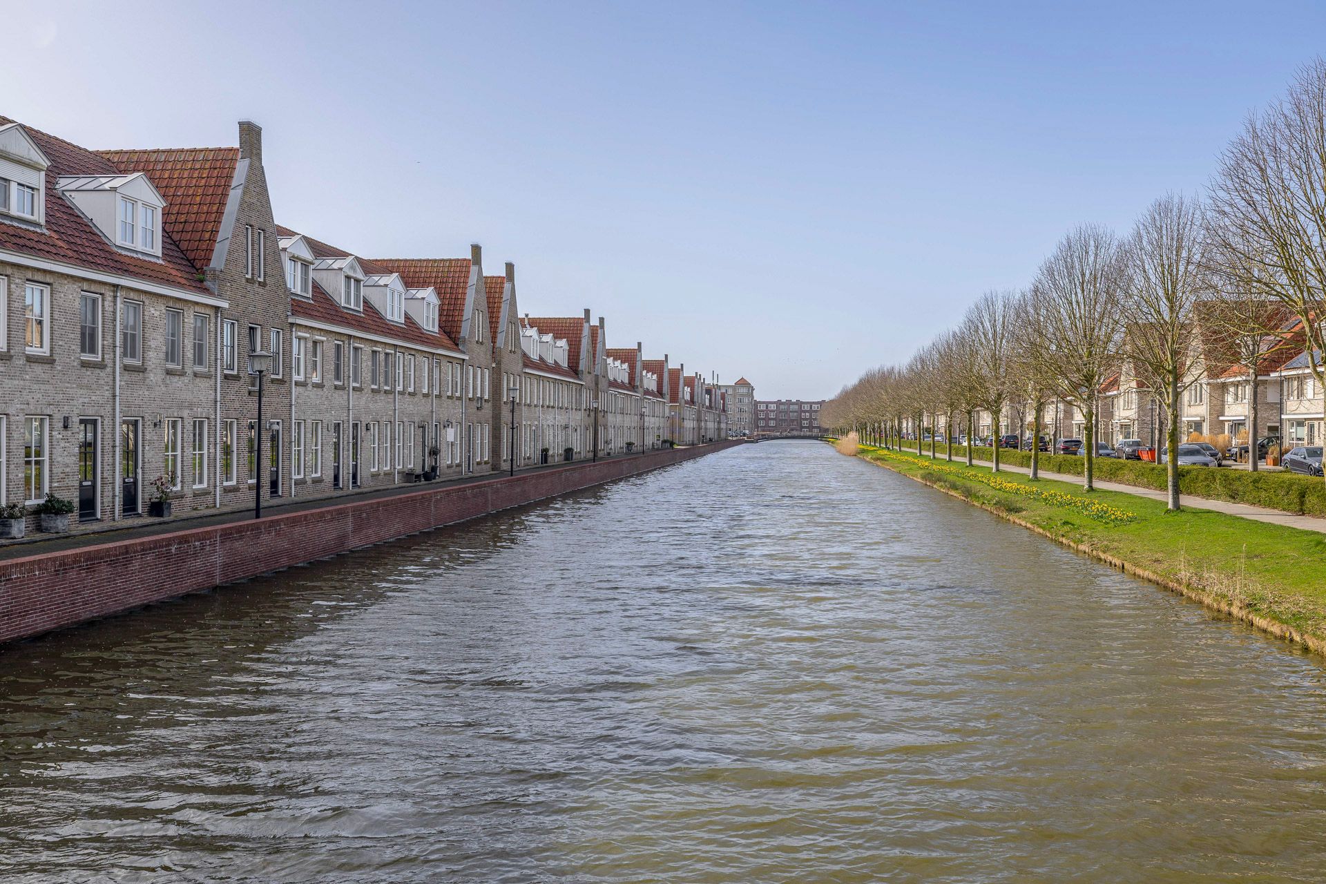 Spacious Waterfront Terraced House in Middelharnis — 36