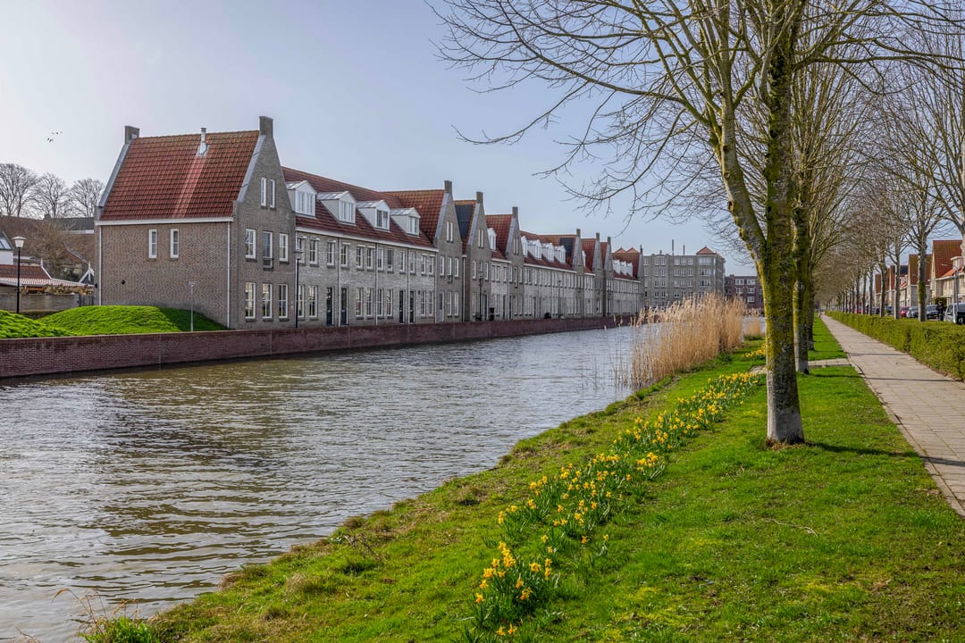 Spacious Waterfront Terraced House in Middelharnis — 37