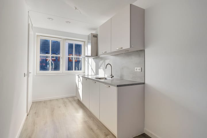 Photo 2 of Oostzijde 134-D