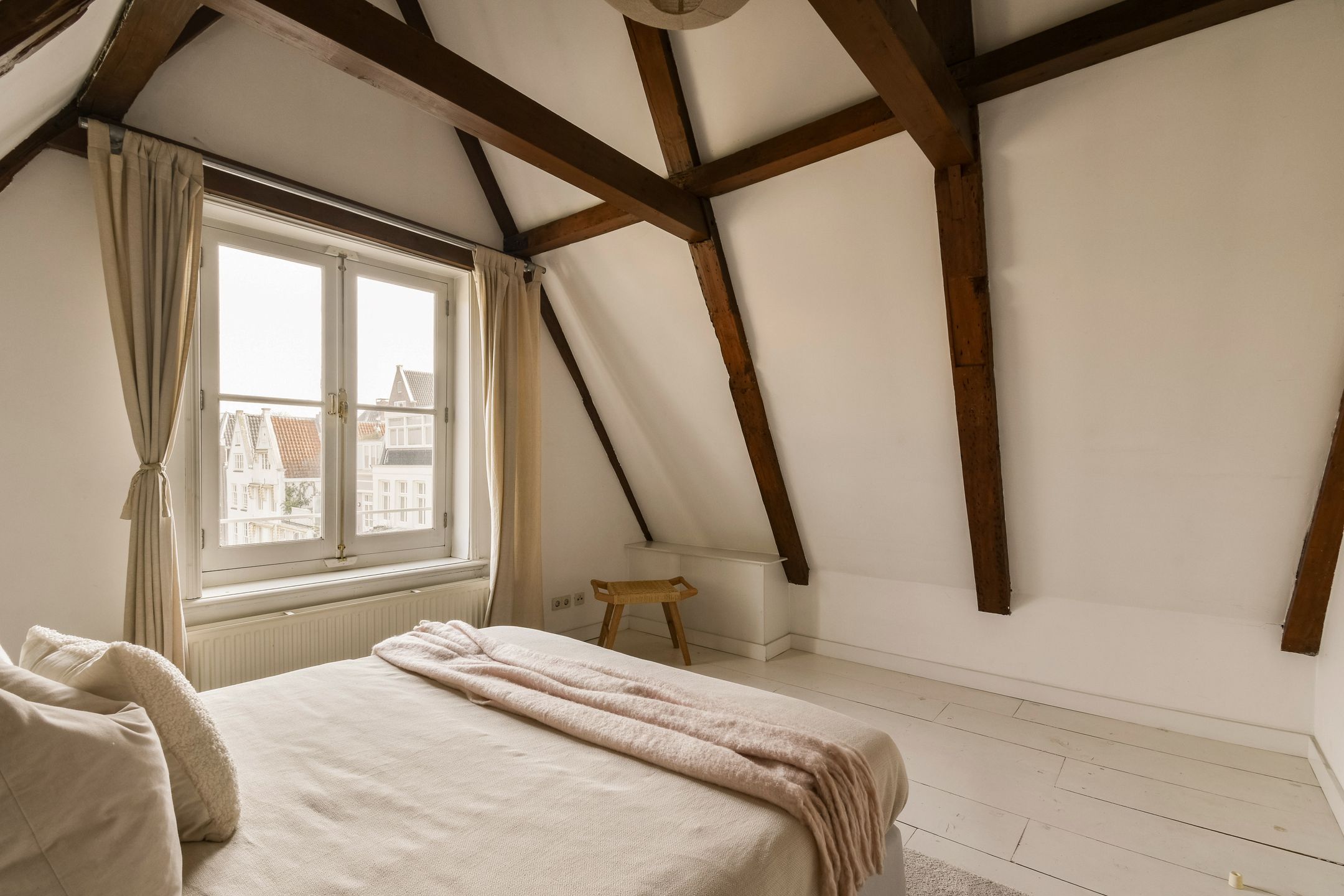 Atmospheric apartment with roof terrace in the Jordaan — 12