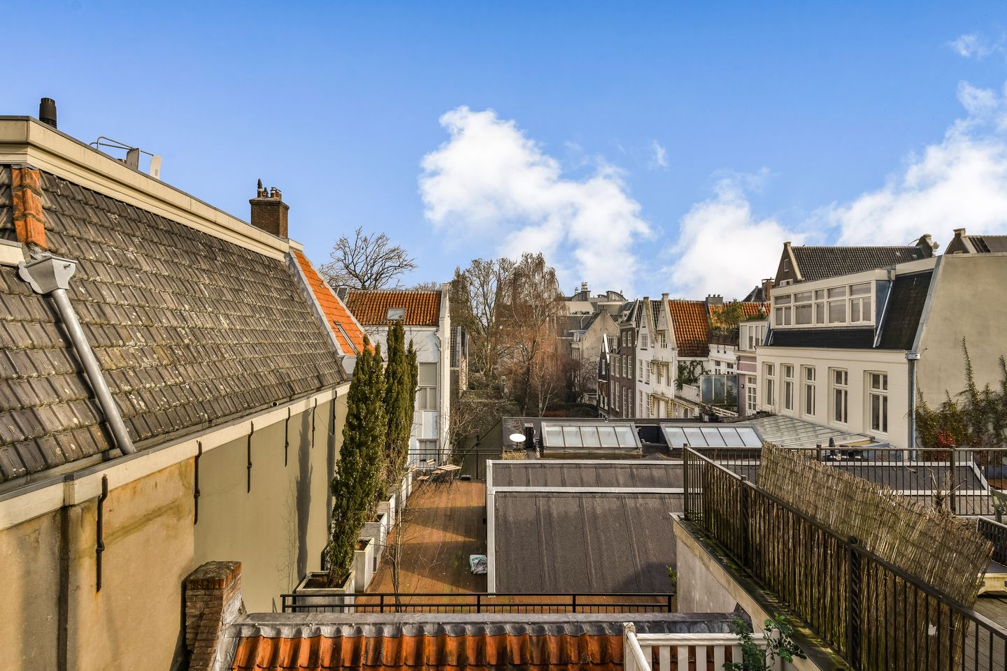 Atmospheric apartment with roof terrace in the Jordaan — 14