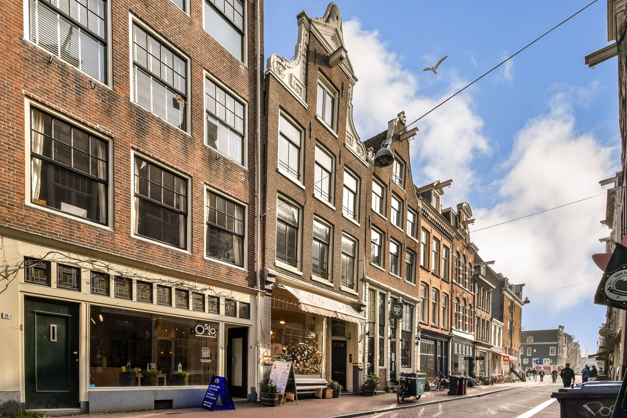 Atmospheric apartment with roof terrace in the Jordaan — 21