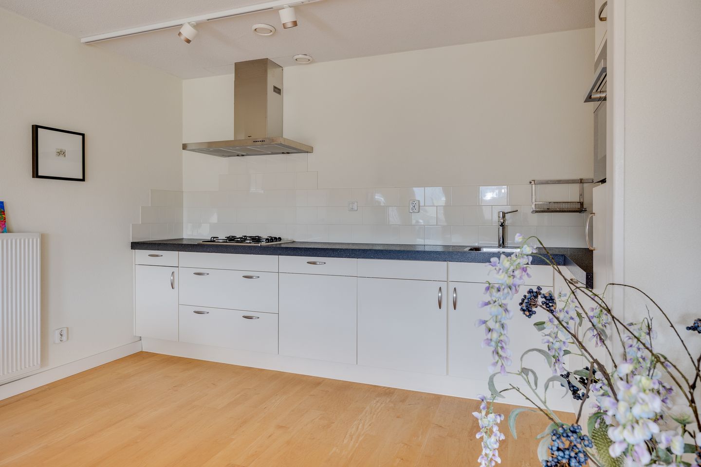 Spacious 3-room apartment with balcony and parking in Hilversum — 19