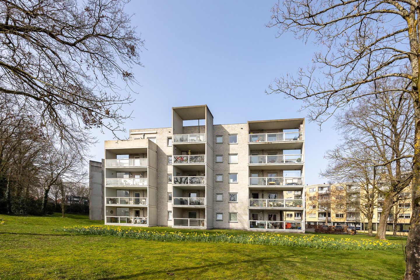 Spacious 3-room apartment with balcony and parking in Hilversum — 25