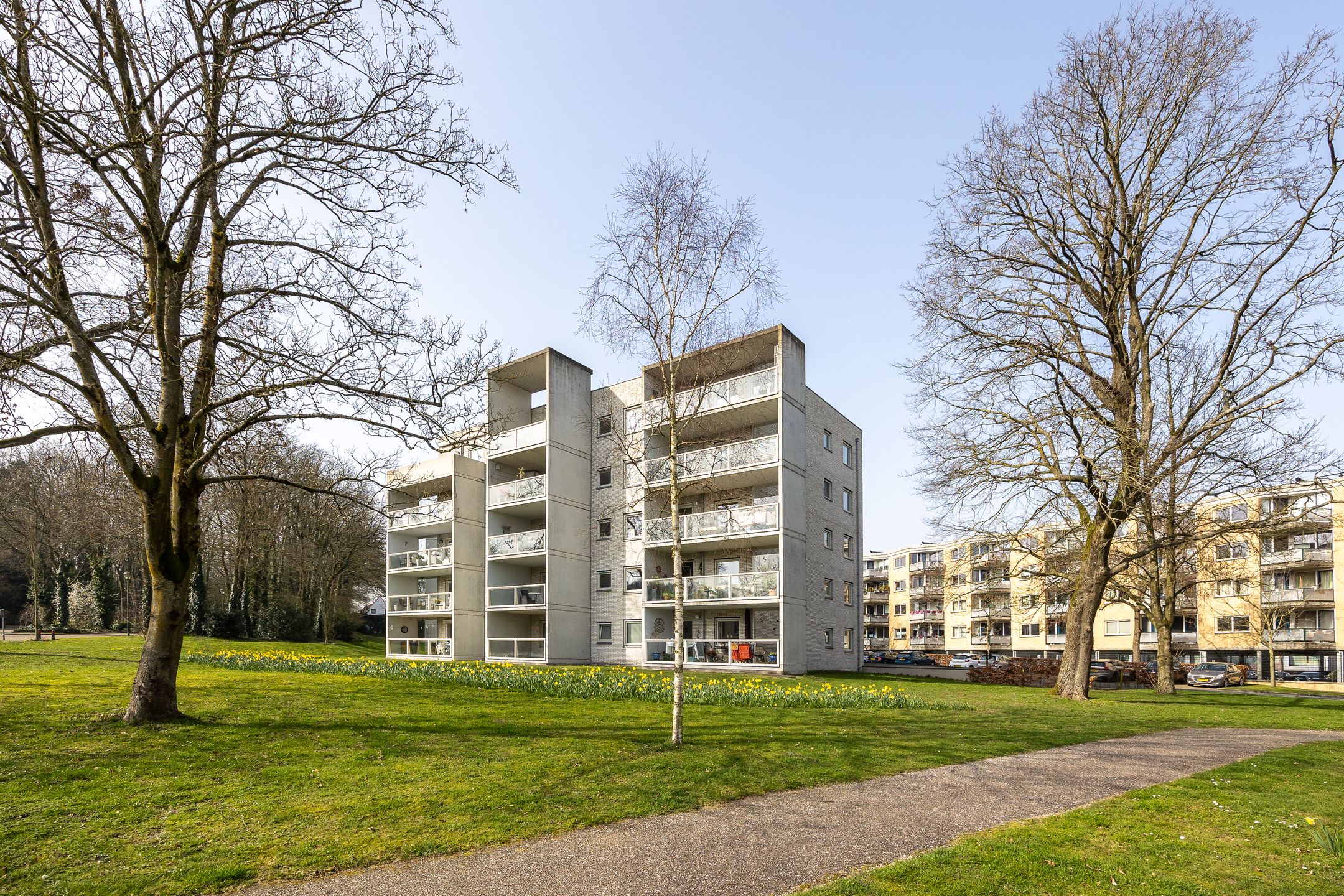 Spacious 3-room apartment with balcony and parking in Hilversum — 27