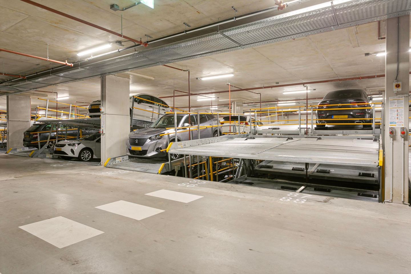 Photo 20 of Vincent van den Heuvellaan 39