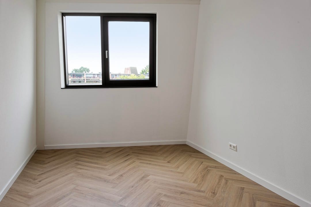 Photo 11 of Vincent van den Heuvellaan 39