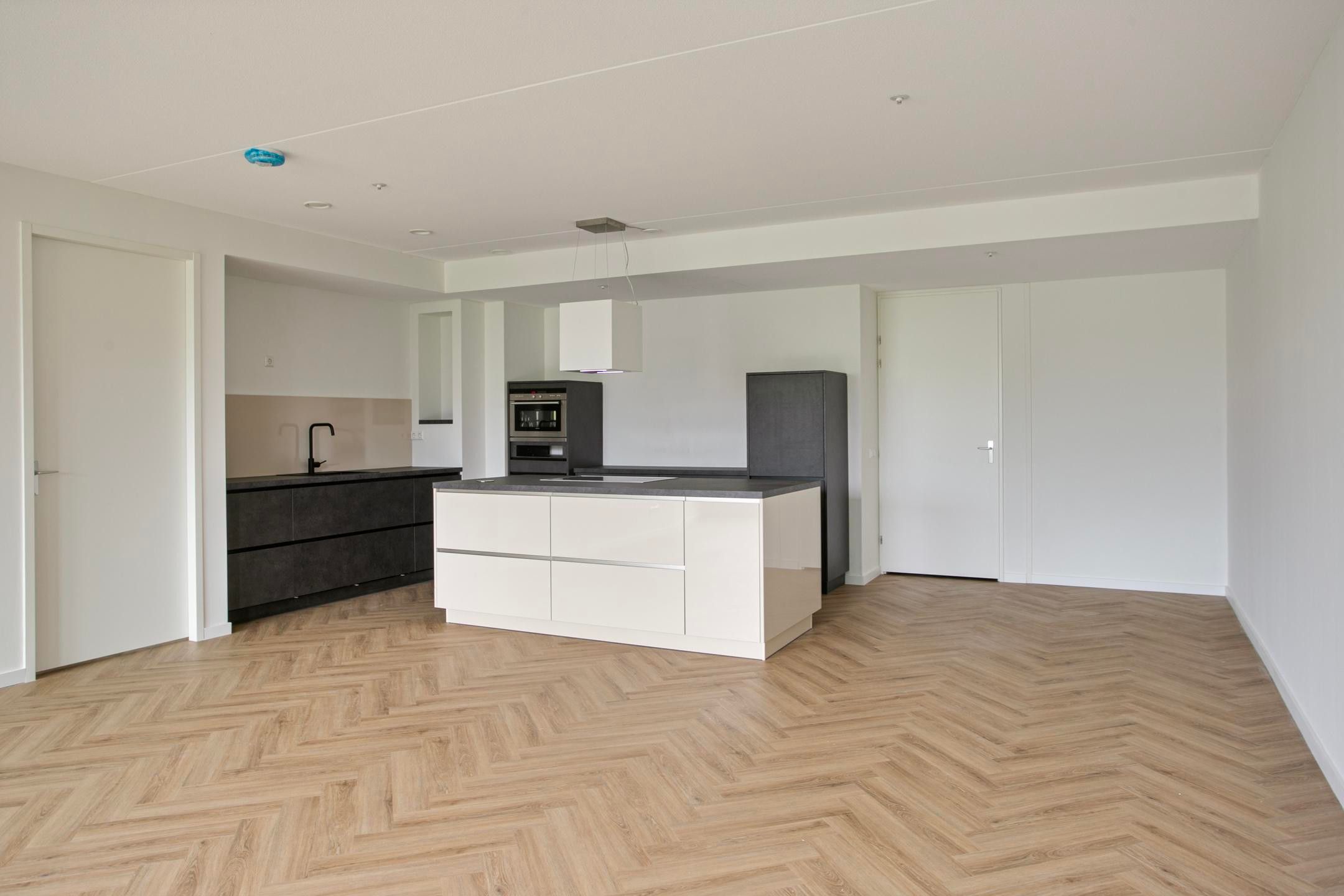 Photo 3 of Vincent van den Heuvellaan 39