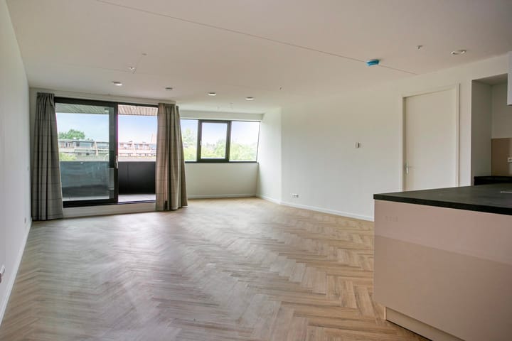 Photo 2 of Vincent van den Heuvellaan 39