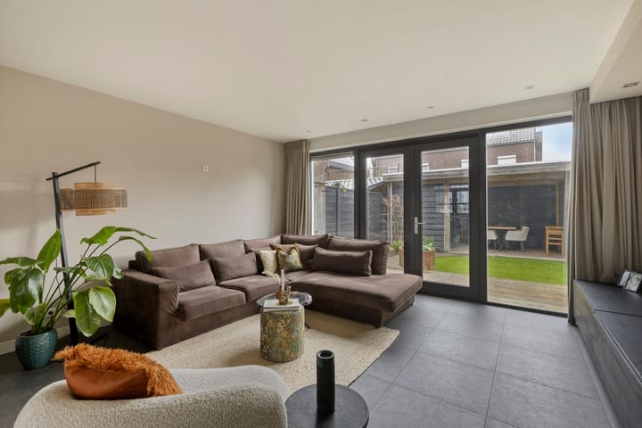 Foto 2 van Merensteinplein 8