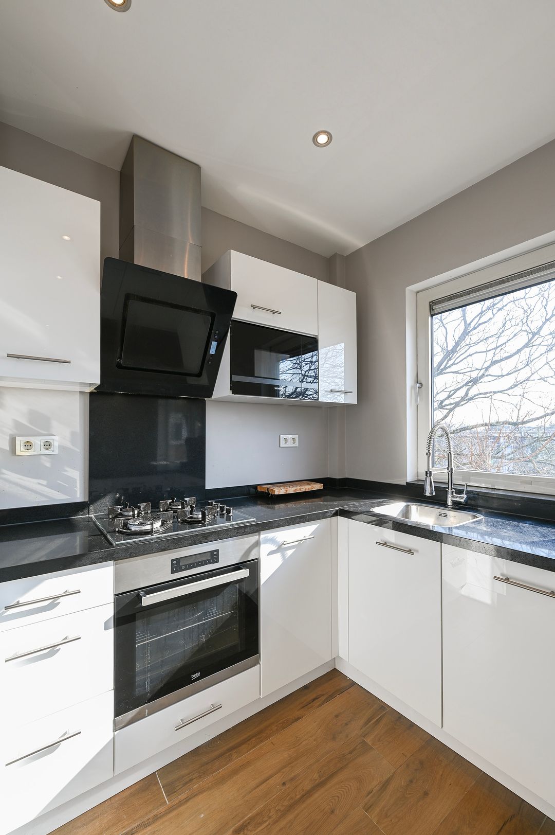 Foto 16 van Woudenbergstraat 85