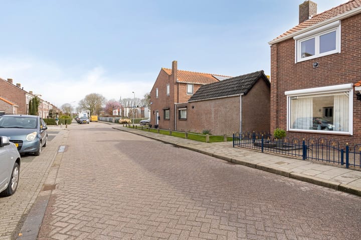 Photo 2 of Schoolstraat 5