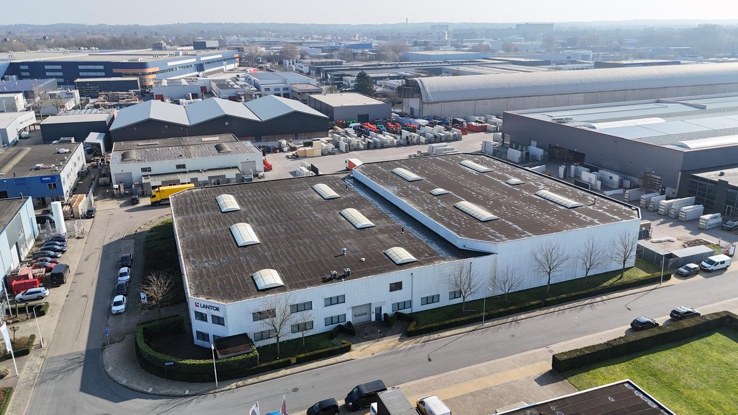 Bekijk foto 1 van Curiestraat 8