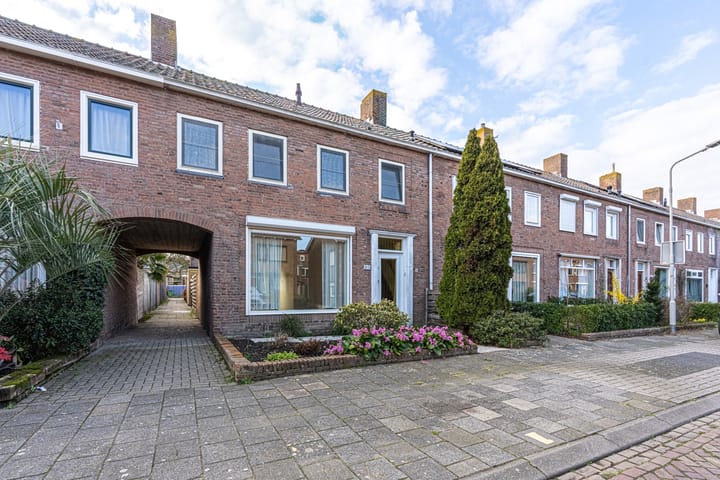 Photo 2 of M.D.de Grootstraat 93