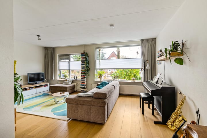 Photo 2 of Wilgenroos 40