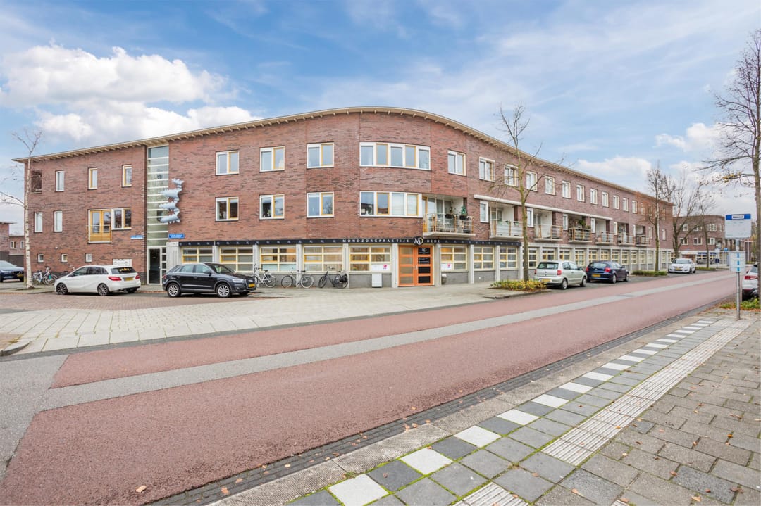 Photo 2 of Van der Helststraat 4