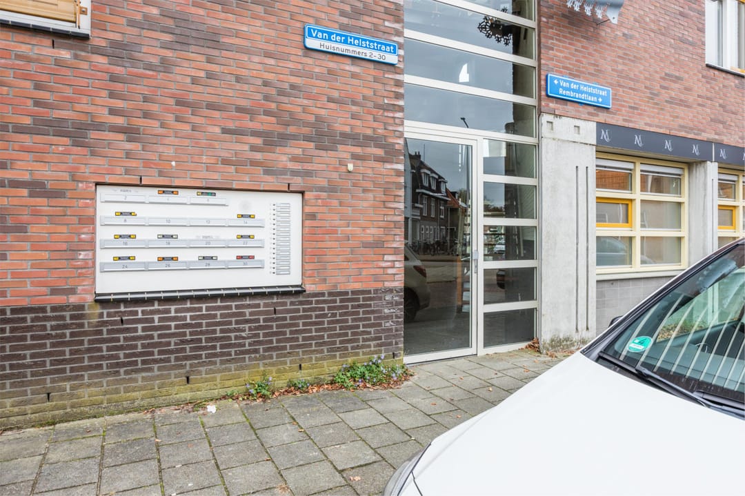 Photo 7 of Van der Helststraat 4