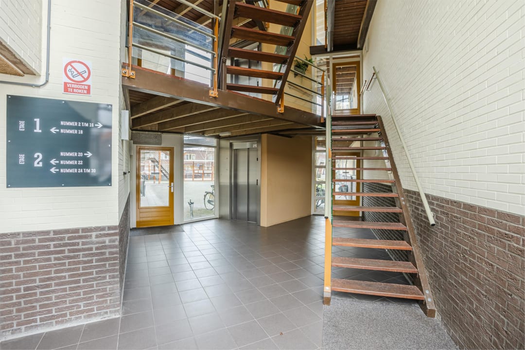 Photo 8 of Van der Helststraat 4