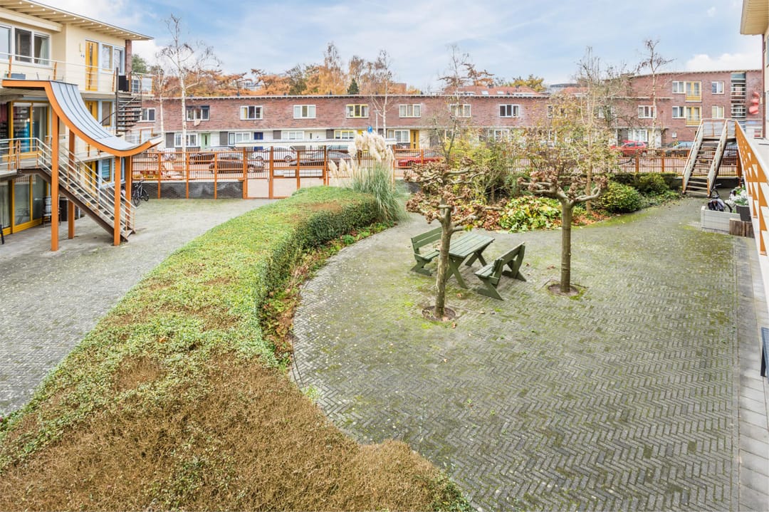 Photo 13 of Van der Helststraat 4