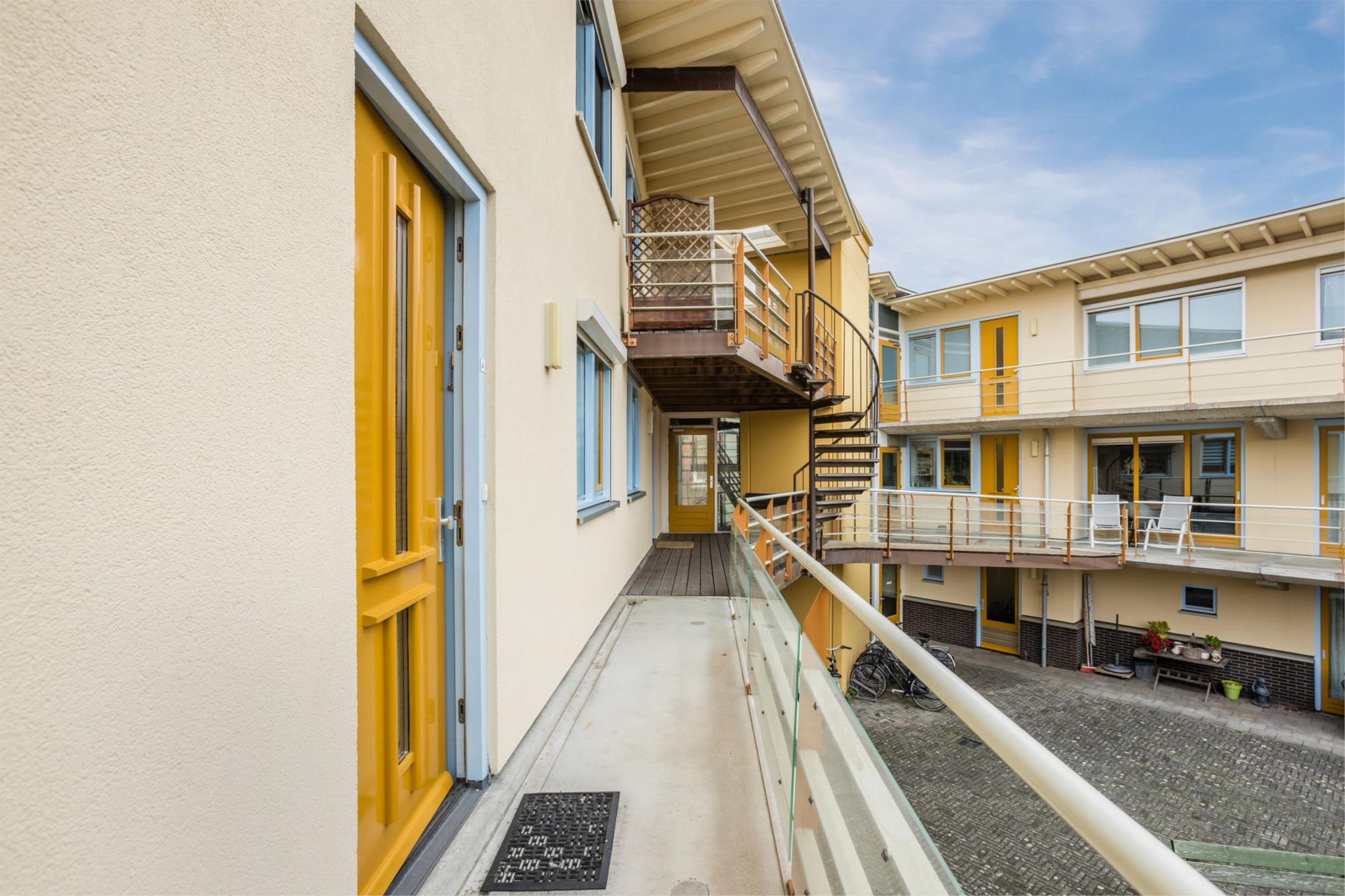 Photo 12 of Van der Helststraat 4