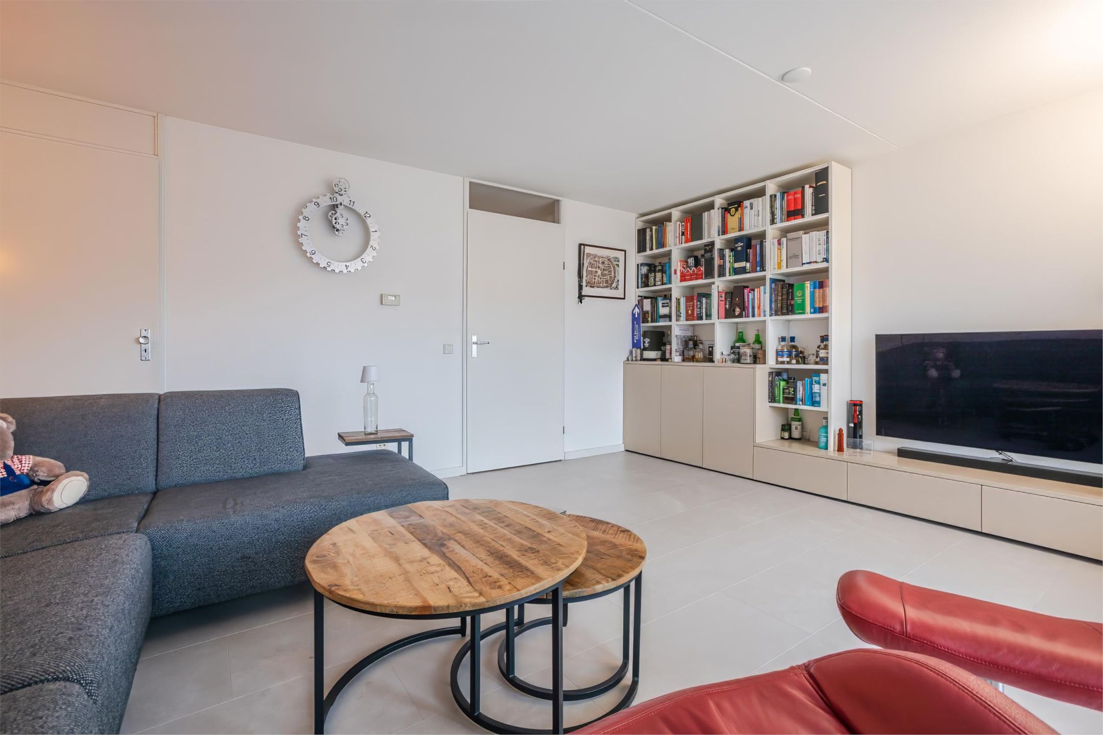 Photo 24 of Van der Helststraat 4