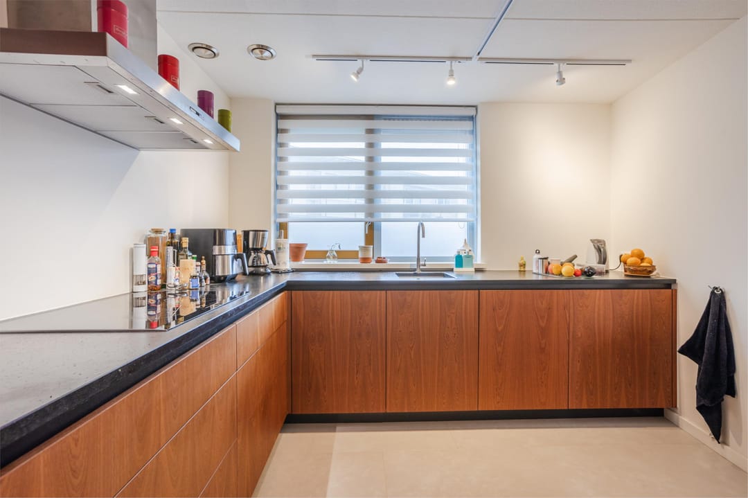 Photo 28 of Van der Helststraat 4