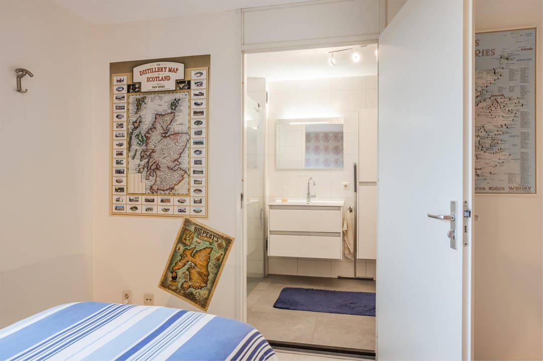 Photo 37 of Van der Helststraat 4