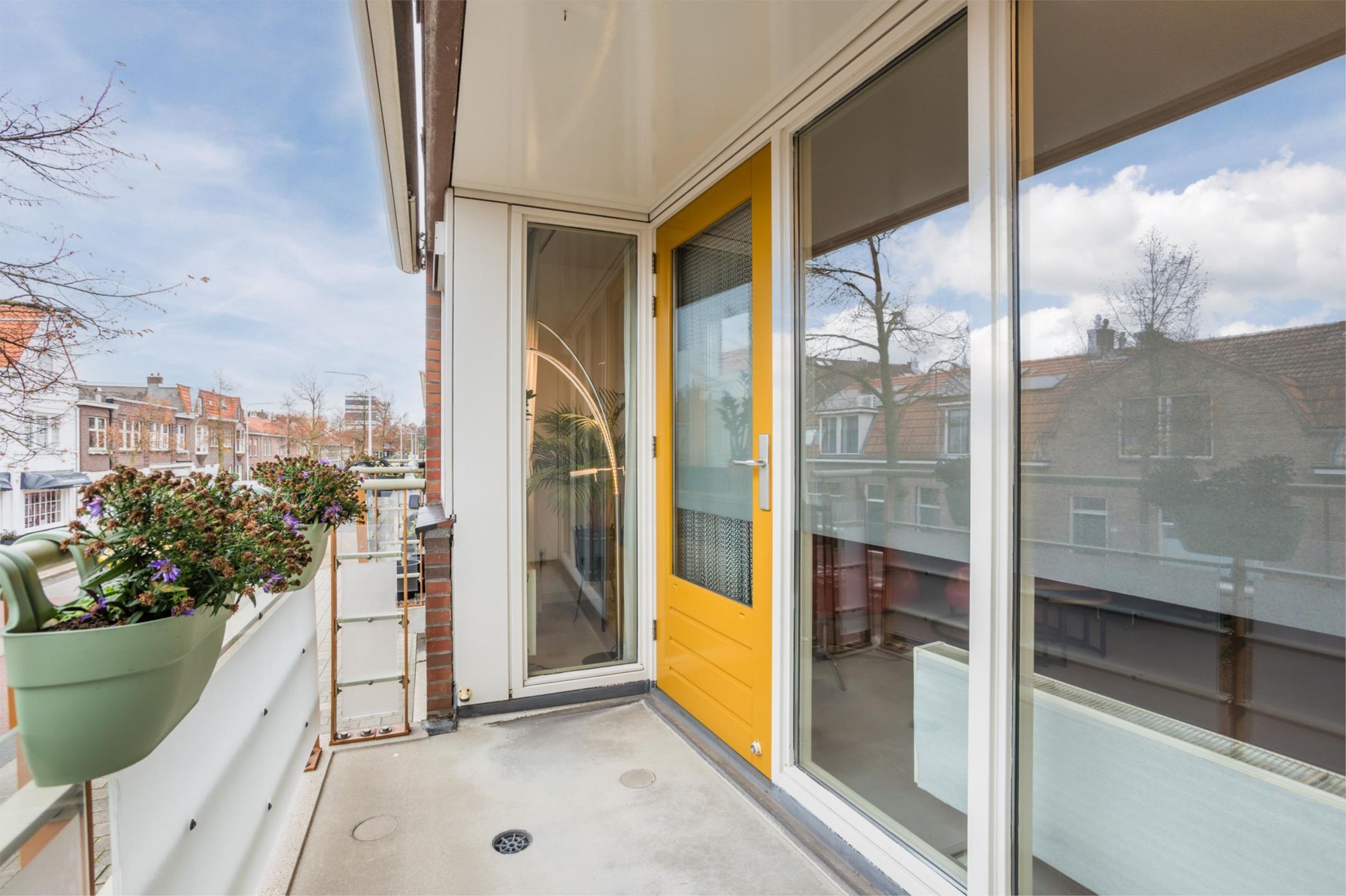 Photo 48 of Van der Helststraat 4