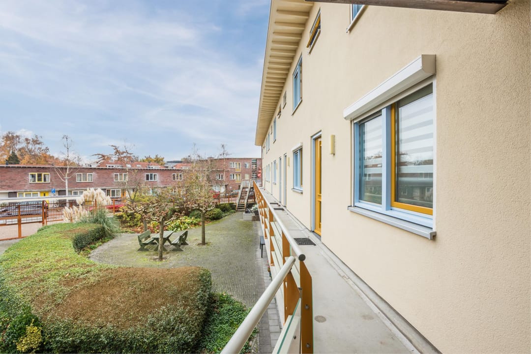 Photo 11 of Van der Helststraat 4