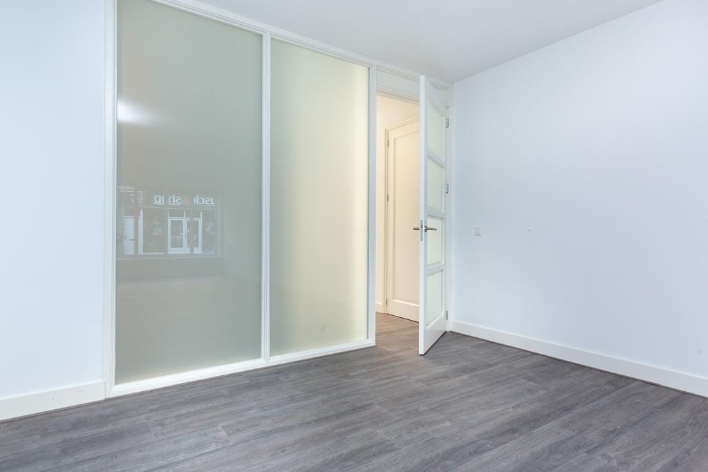 Modern apartment with terrace and private parking in Beverwijk Center — 13