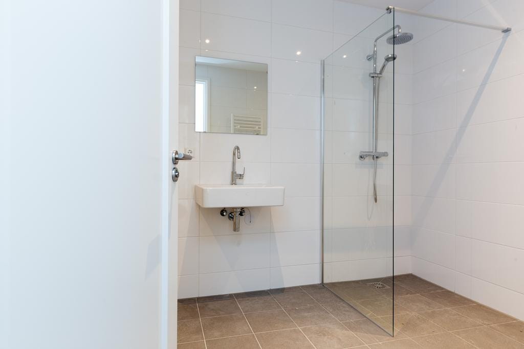 Modern apartment with terrace and private parking in Beverwijk Center — 17