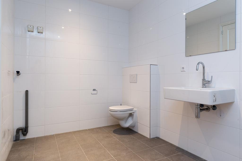 Modern apartment with terrace and private parking in Beverwijk Center — 18