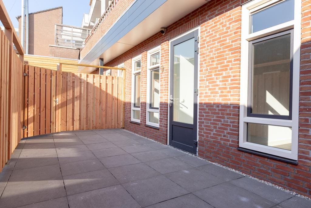 Modern apartment with terrace and private parking in Beverwijk Center — 21