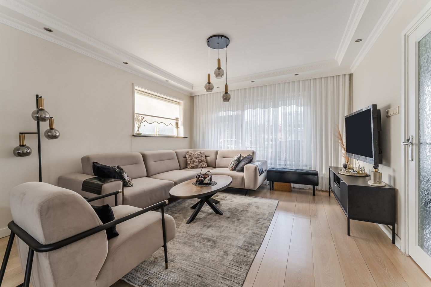 Foto 10 van Veldbloemenweg 10