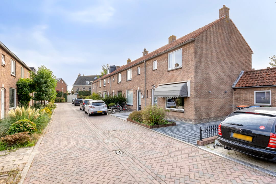 Photo 43 of Witbloemstraat 8
