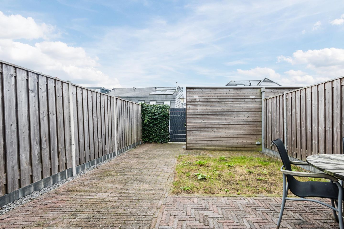 Energy-efficient terraced house with 3 bedrooms and city heating — 18