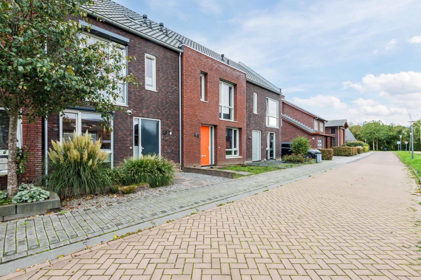Energy-efficient terraced house with 3 bedrooms and city heating — 24