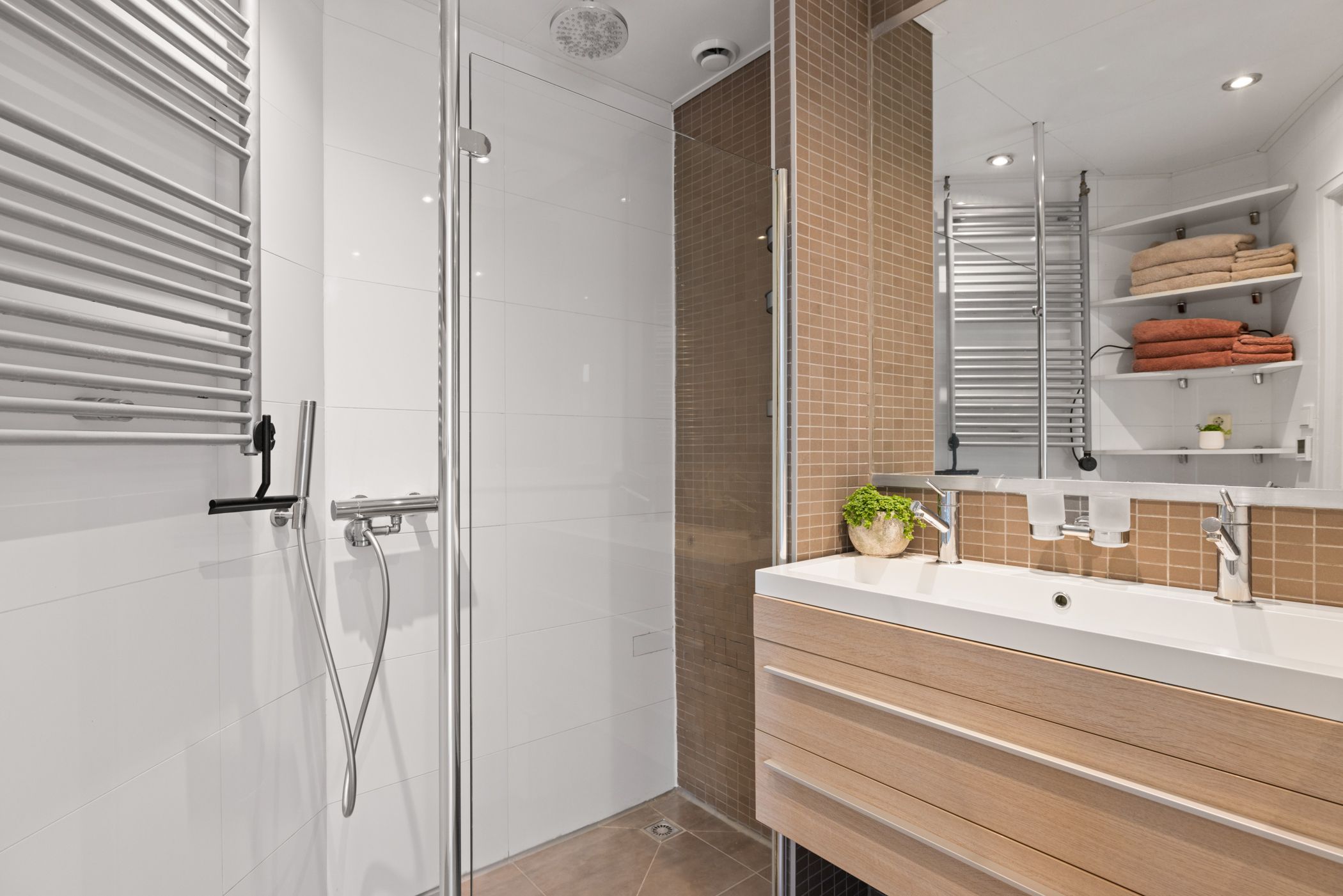 Photo 21 of Sint Willibrordusstraat 31