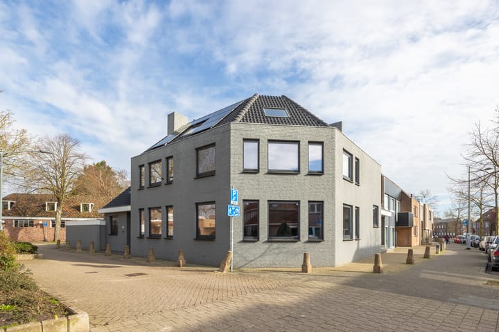 Photo 2 of Mathildastraat 23