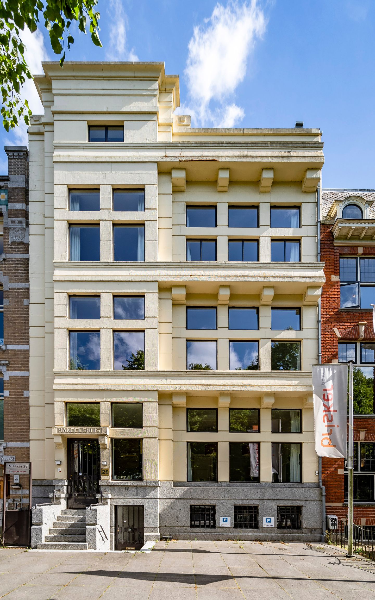 View photo 3 of Parklaan 28