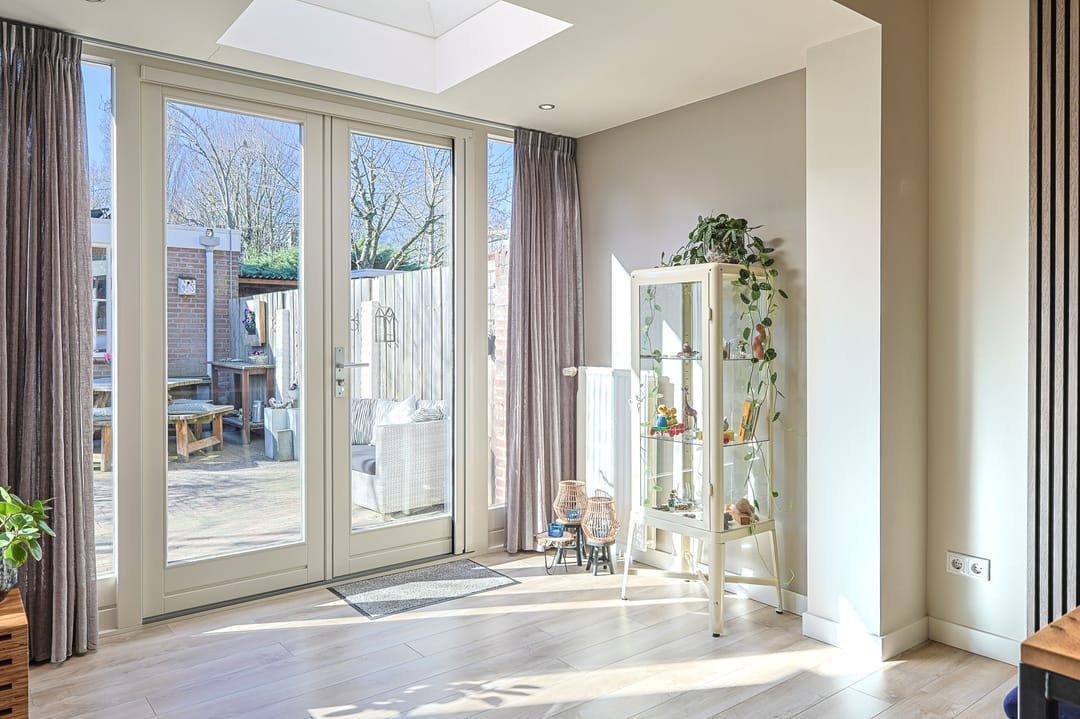 Spacious and Characteristic Home with 4 Bedrooms in Eindhoven Stratum — 17